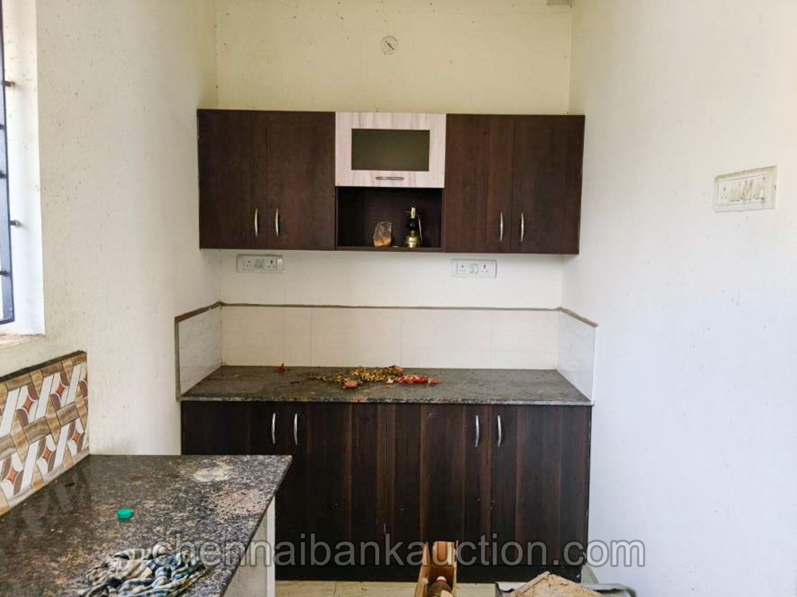 Bank Auction 2 BHK Flat Sale in Neelankarai (9)