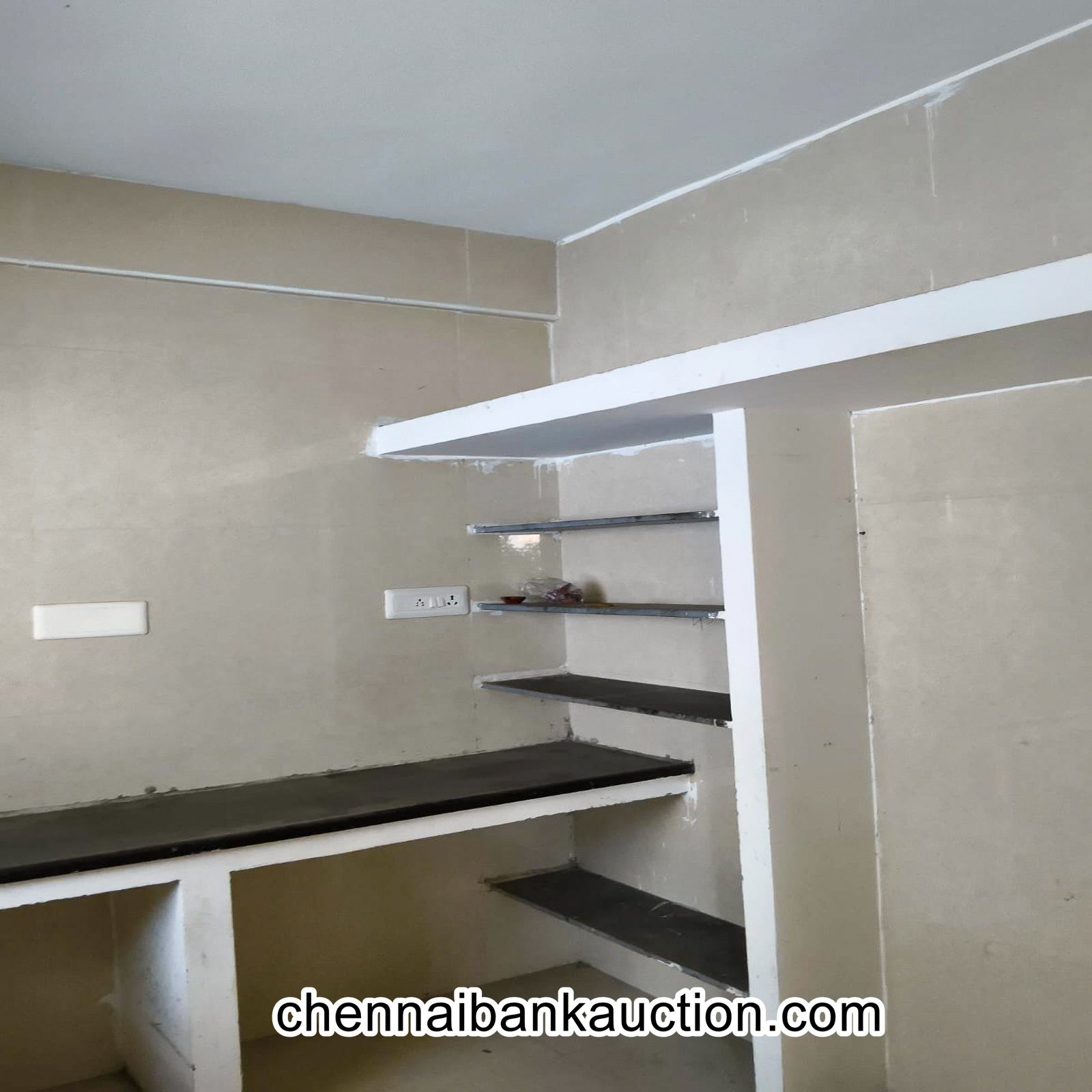 Bank Auction 3097 Sq