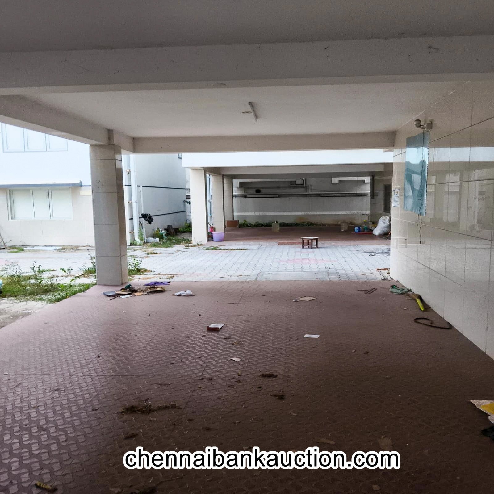 Bank Auction 3097 Sq