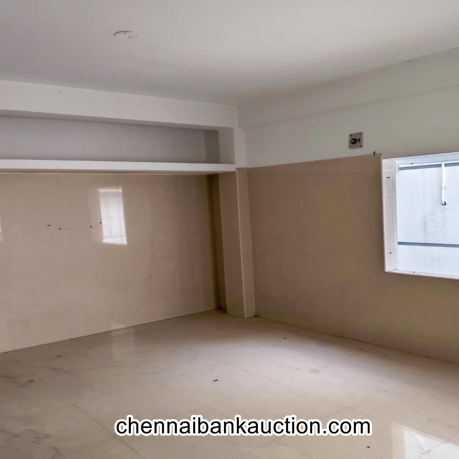 Bank Auction 3097 Sq